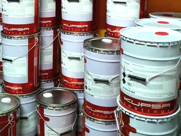 Pinturas Kupsa en la tienda de pinturas y barnices de Ames