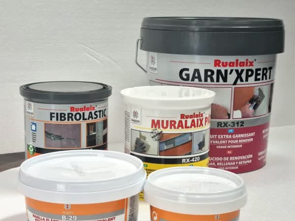 Masillas y productos de reparación para preparar paredes